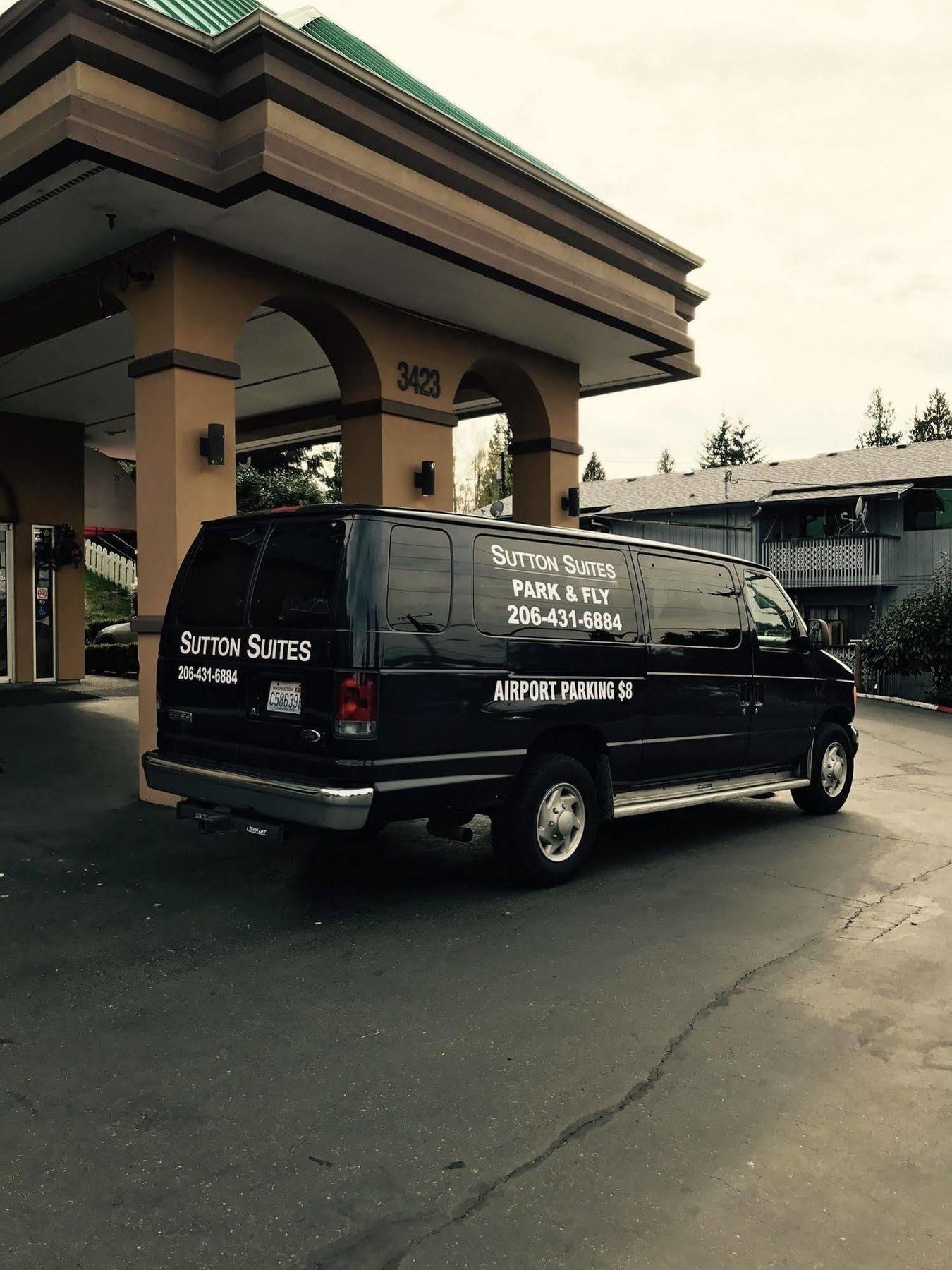 Sutton Suites Hotel SeaTac Exterior foto